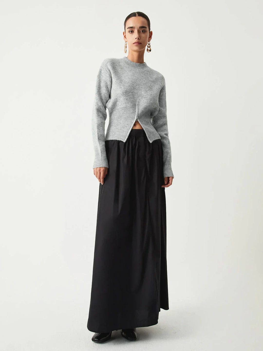 Pull gris femme avec demi-zip, manches longues et en mélange de coton doux.