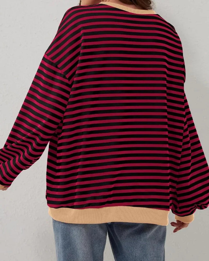 Pull rayé oversize bleu pour femme, en mélange de coton, conçu pour un style décontracté.