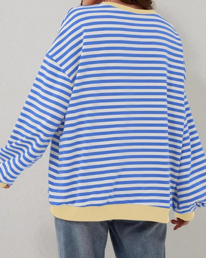 Pull rayé oversize bleu pour femme, en mélange de coton, conçu pour un style décontracté et un confort optimal.