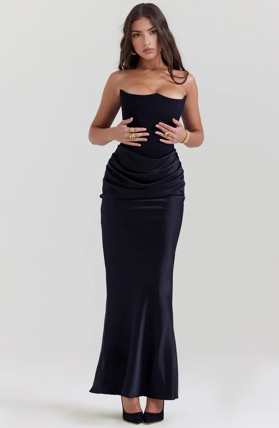 Robe bustier femme maxi drapée en coton fluide, avec un décolleté en cœur et une jupe longue, idéale pour les occasions…