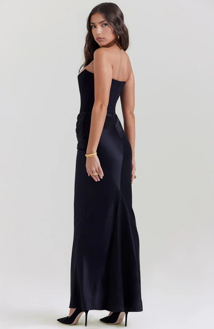 Robe bustier femme maxi drapée en tissu fluide, à coupe élégante, idéale pour des occasions estivales.