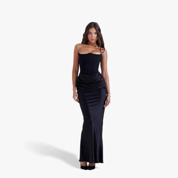 Robe bustier longue en tissu léger avec détails drapés pour un look élégant et féminin. Idéale pour les occasions spéciales.