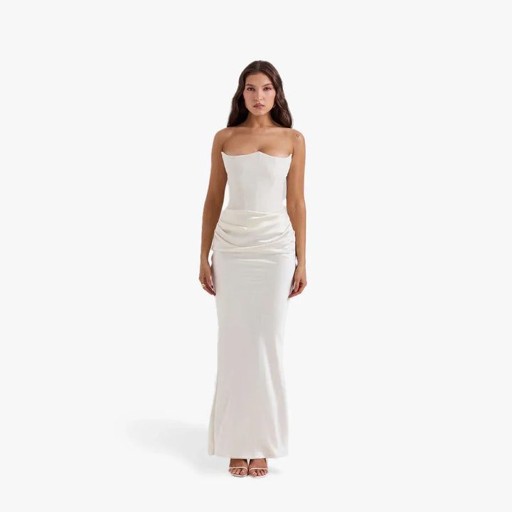 Robe bustier longue femme en tissu fluide, avec drapés élégants et silhouette flatteuse, idéale pour des occasions spéciales.