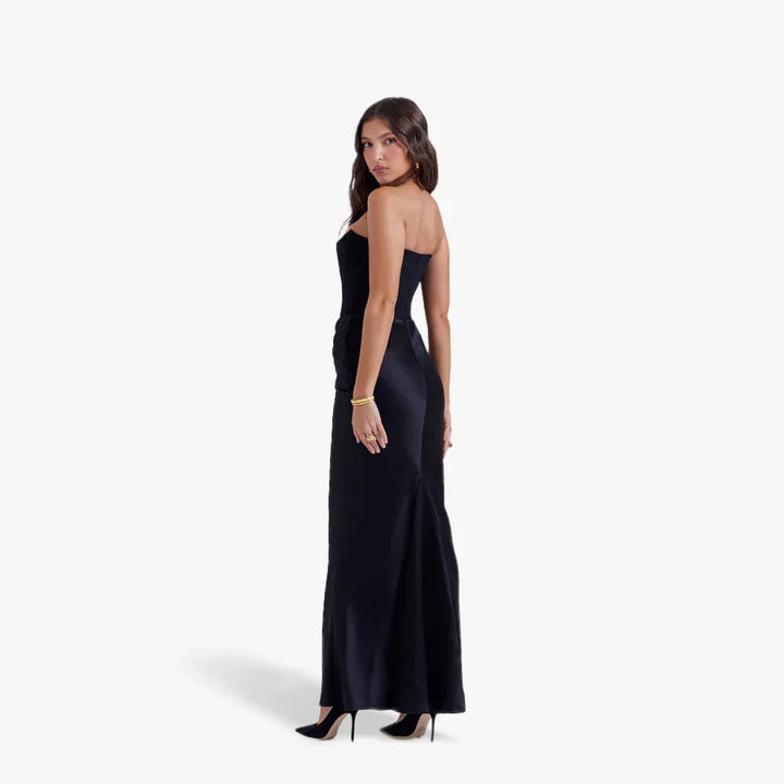 Robe bustier longue femme en tissu fluide, avec détails drapés élégants et silhouette cintrée pour un look raffiné.