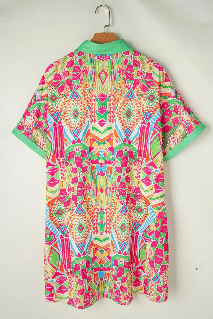 Robe chemise bohème en coton léger, imprimée colorée, avec boutons et manches courtes, idéale pour les journées d'été.