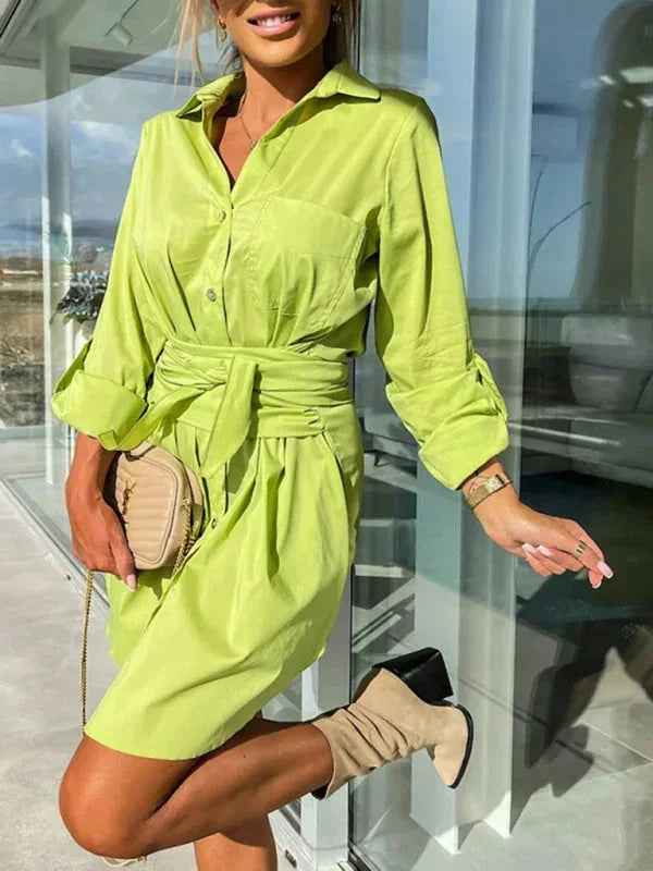 Robe chemise courte ceinturée en coton léger, manches réglables, idéale pour un usage quotidien au bureau ou décontracté.