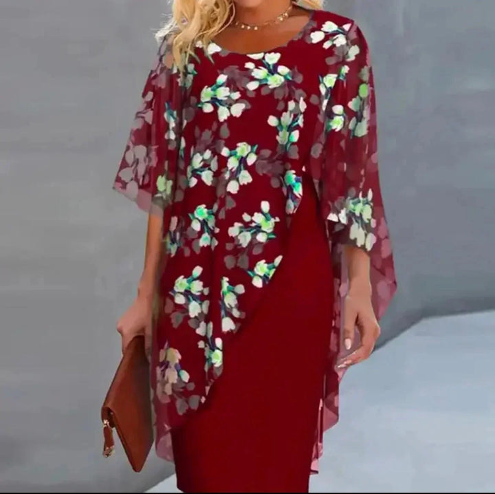Robe courte en tissu léger avec motif floral, superposition transparente et manches chauve-souris, idéale pour un usage…