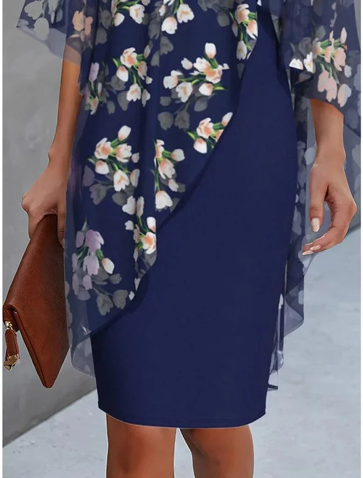 Robe courte florale en tissu léger avec manches chauve-souris et superposition transparente, idéale pour un usage quotidien.