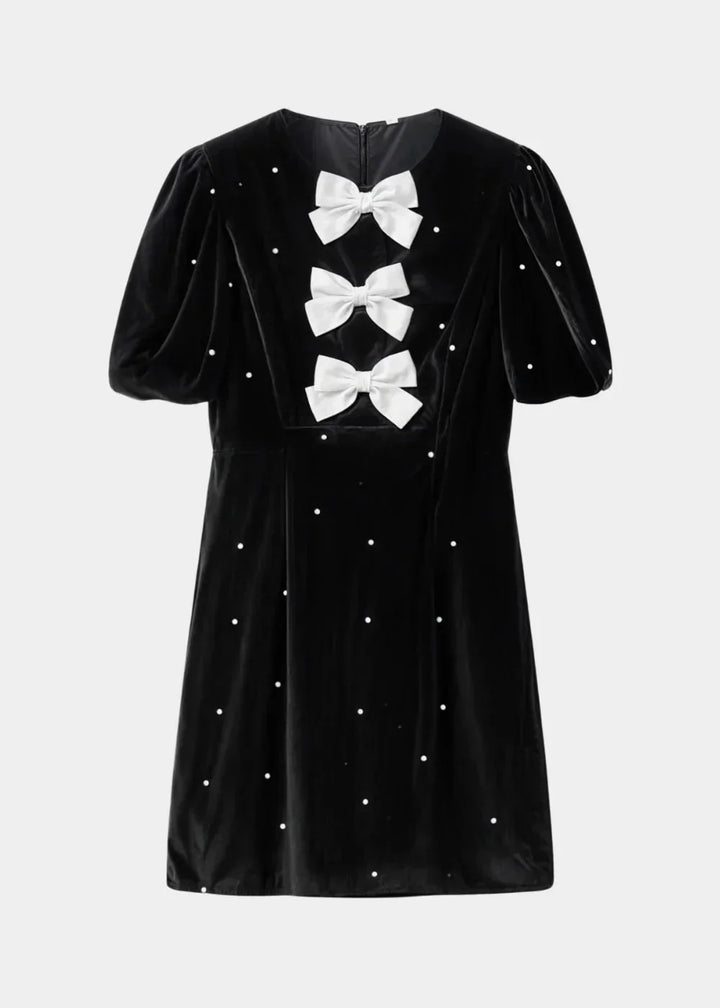 Robe courte à pois avec nœuds et manches bouffantes, en tissu léger, parfaite pour les soirées d'été.