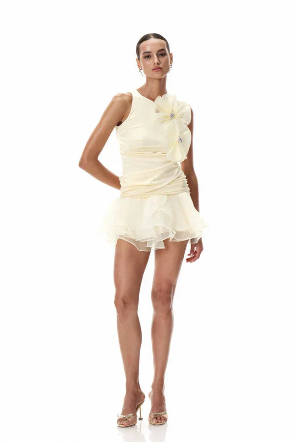 Robe de soirée femme fleurie, en polyester, avec des plis délicats et un motif floral coloré, parfaite pour les occasions…