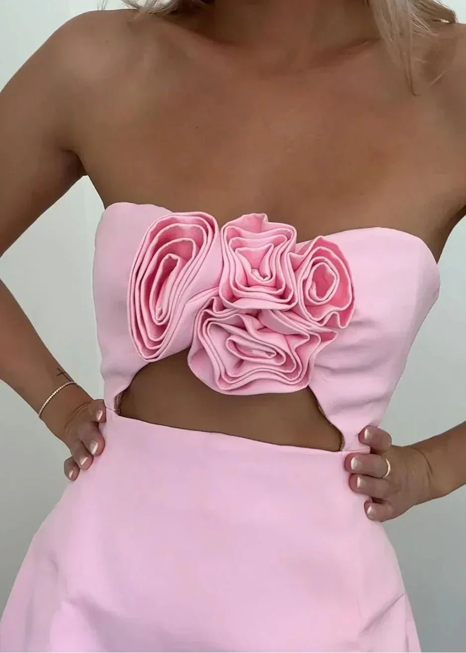 Robe de soirée femme à fleurs, bustier ajusté, en polyester léger avec jupe fluide et dos ouvert.