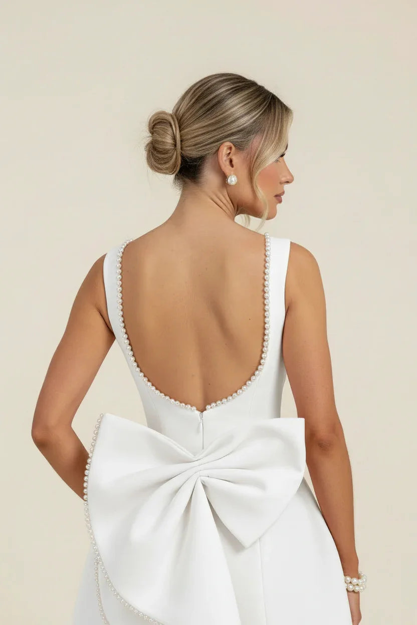 Robe de soirée femme rose en satin avec un dos noué et une coupe élégante, parfaite pour les occasions spéciales.