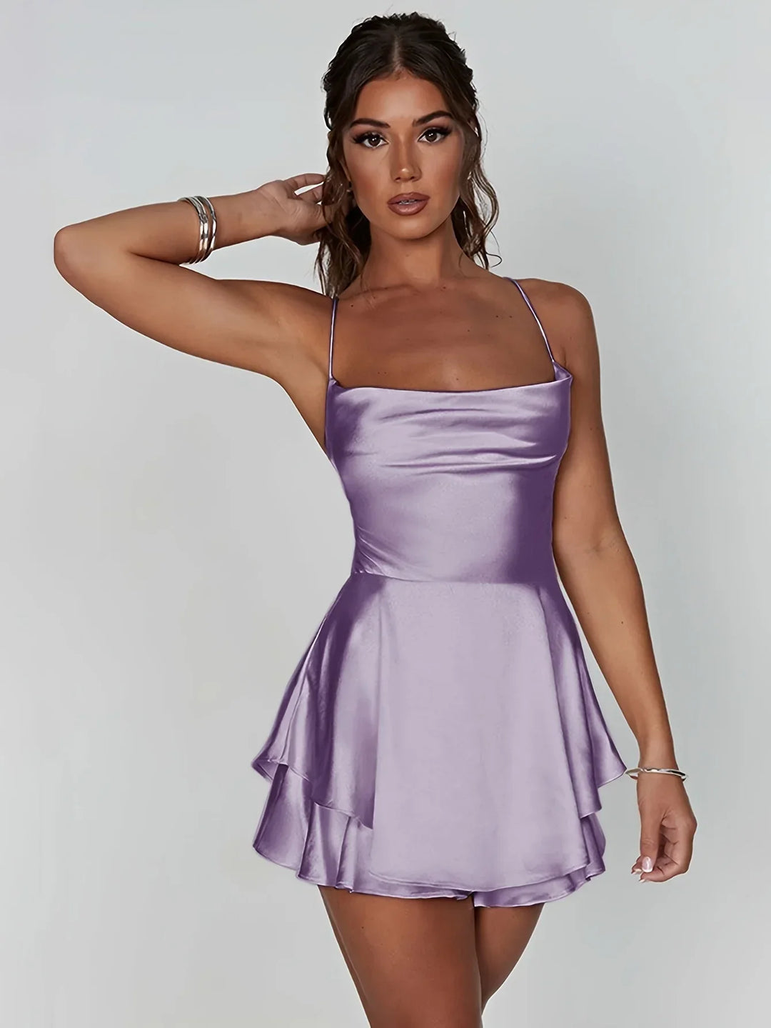 Robe dos nu femme, en coton léger, avec bretelles ajustables et jupe évasée, idéale pour les journées ensoleillées.
