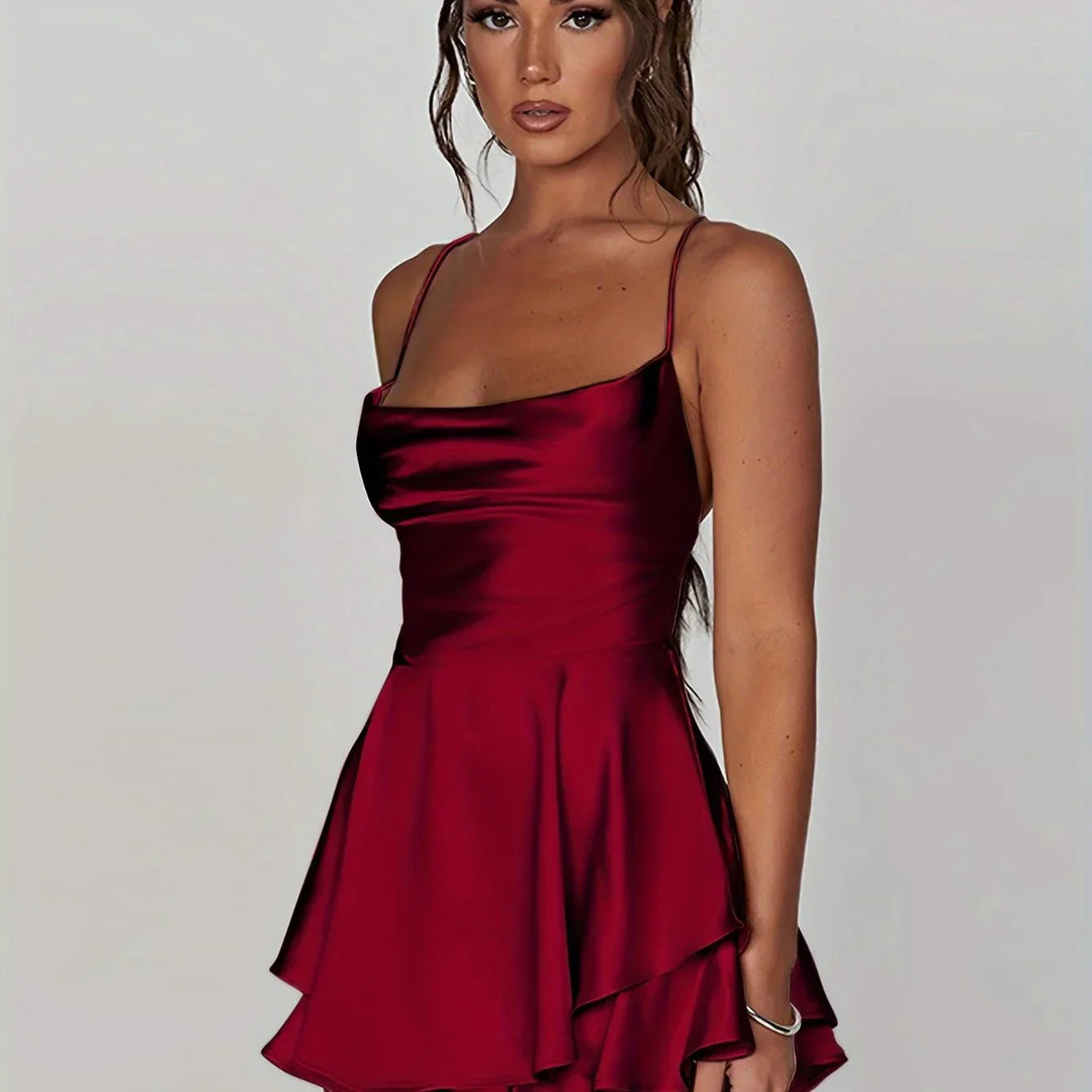 Robe dos nu femme en coton léger, avec bretelles fines et jupe évasée pour un look décontracté et élégant.