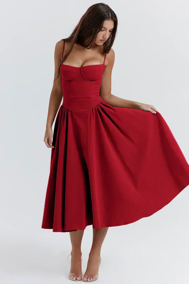 Robe d'été femme avec encolure structurée, en coton léger, manches courtes et motif floral coloré.