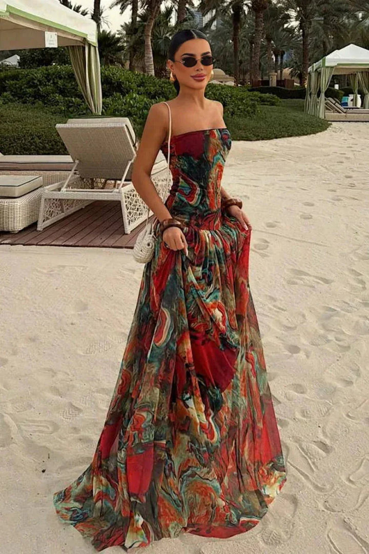 Robe d'été femme multicolore à bustier, en coton léger avec motifs floraux et jupe fluide pour un style estival.