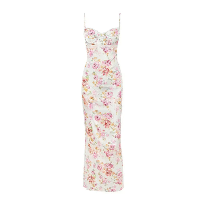 Robe longue ajustée à fleurs, en tissu léger avec décolleté en cœur et fines bretelles, idéale pour l'été.