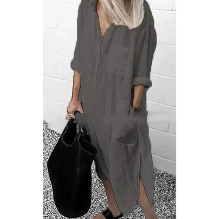 Robe longue en lin gris pour femme, au design ample, dotée de poches pratiques pour un confort quotidien.