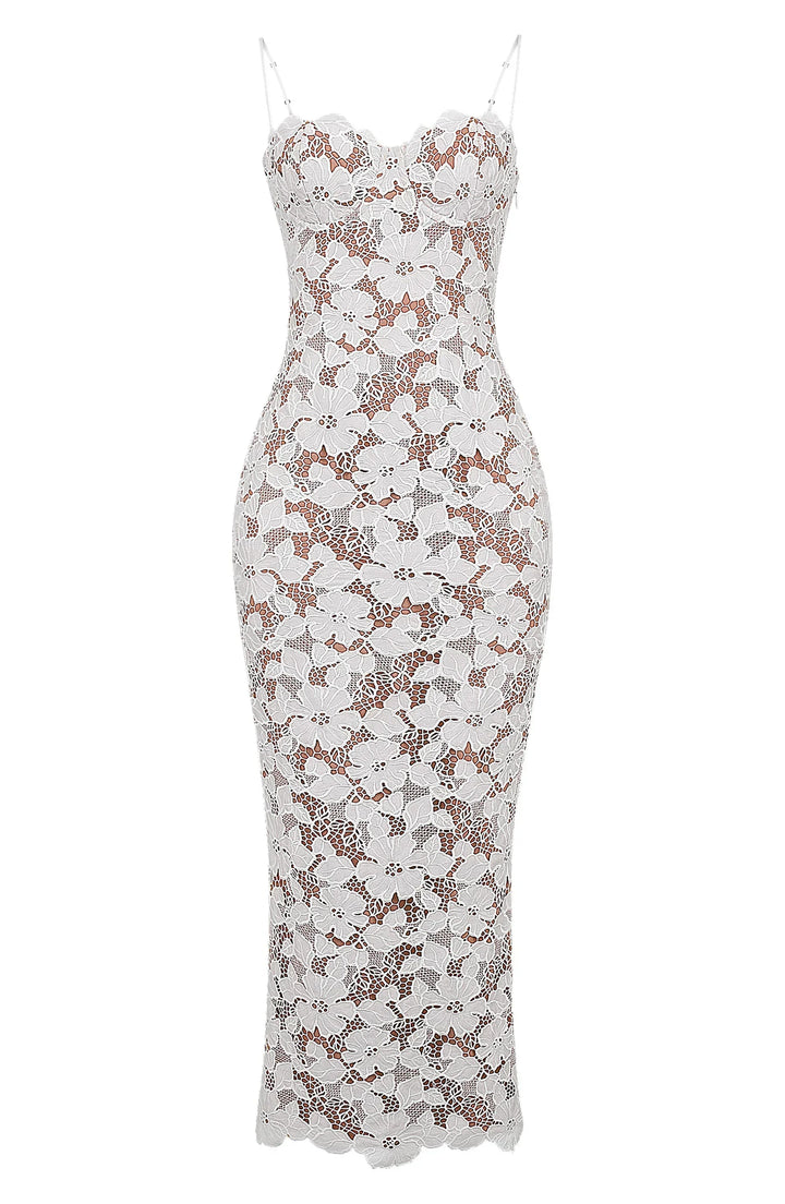 Robe longue blanche en dentelle florale avec bretelles spaghetti et corset, parfaite pour les occasions spéciales.