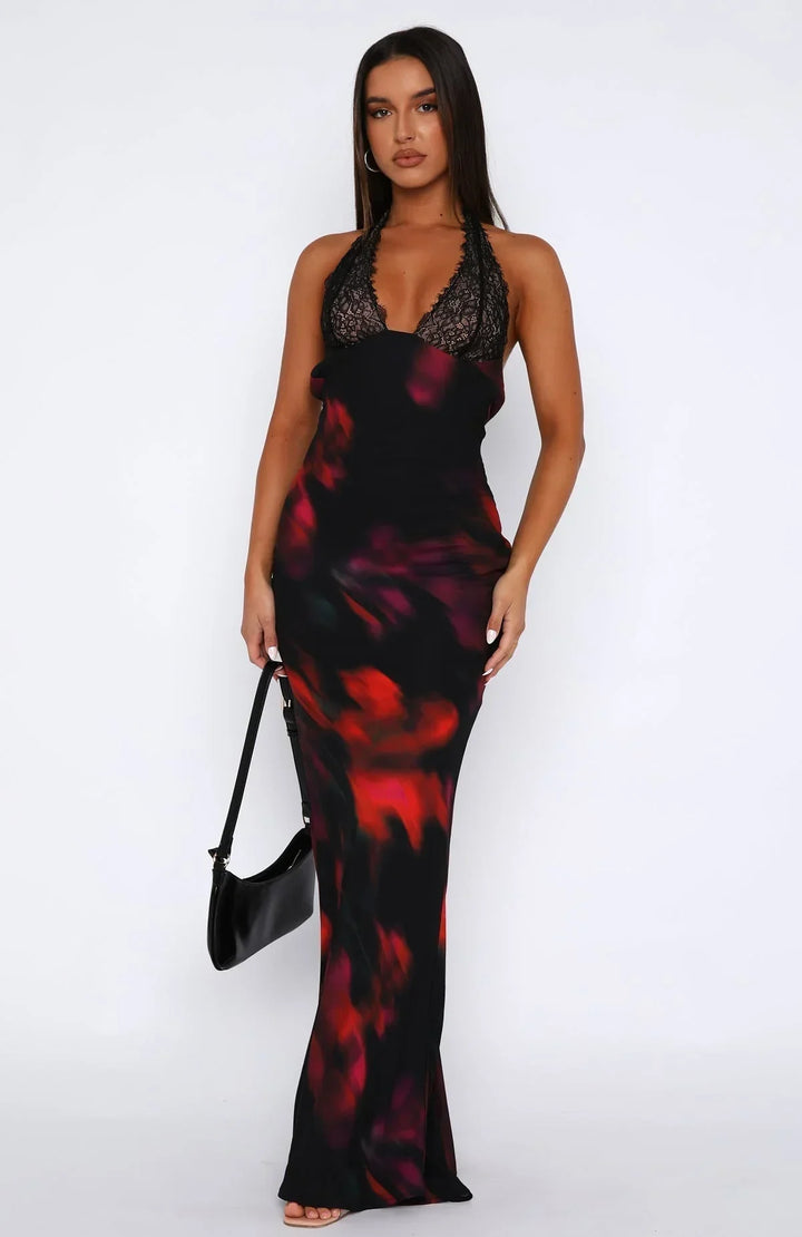 Robe longue dos nu noire, en tissu léger, ornée de dentelle colorée pour un look élégant et distinctif.