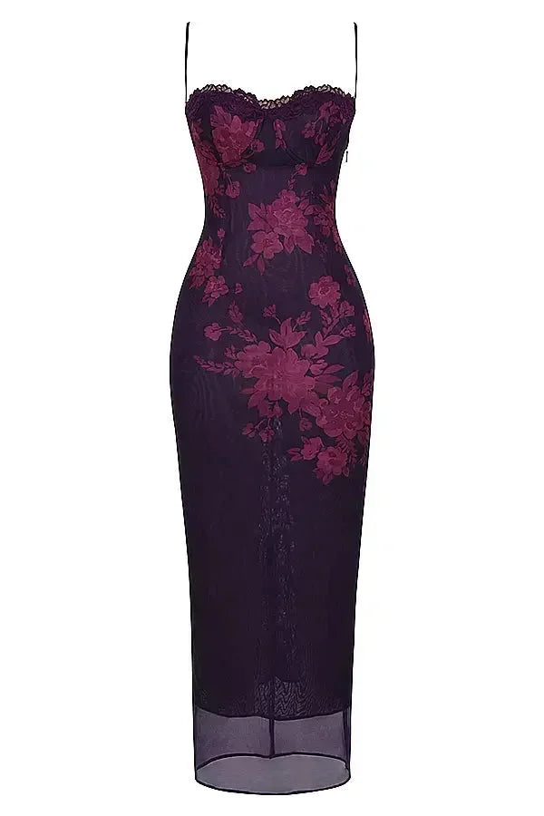 Robe longue femme en tissu léger, avec bretelles ajustables et motifs floraux colorés sur fond clair.