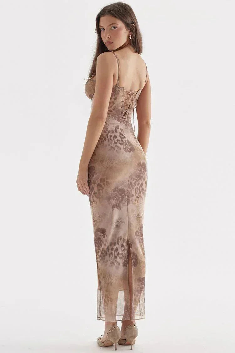 Robe longue femme en coton avec bretelles ajustables, motifs floraux colorés sur fond clair, idéale pour l'été.