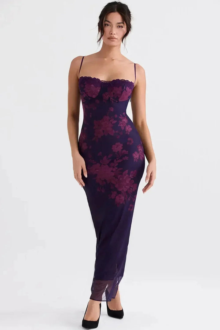 Robe longue en tissu léger avec bretelles ajustables et motifs floraux colorés, idéale pour les journées estivales.