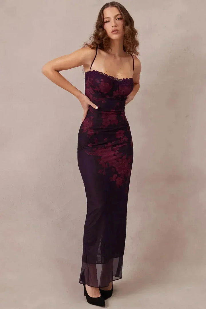 Robe longue pour femme en tissu léger, bretelles ajustables et motifs floraux colorés pour un look estival.
