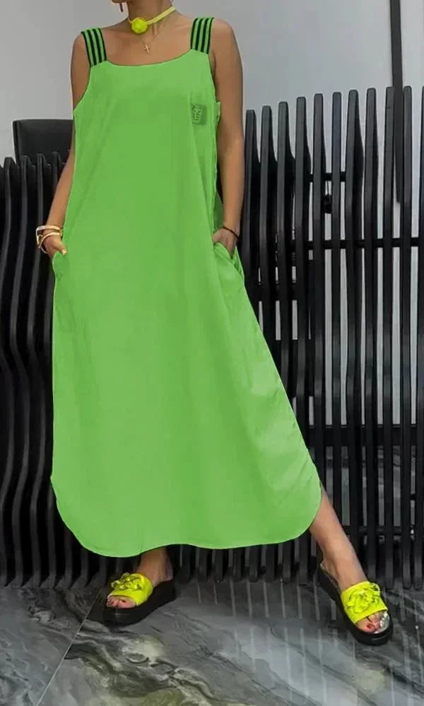 Robe longue femme en coton, bretelles larges et pratiques poches latérales, idéale pour un look détendu.