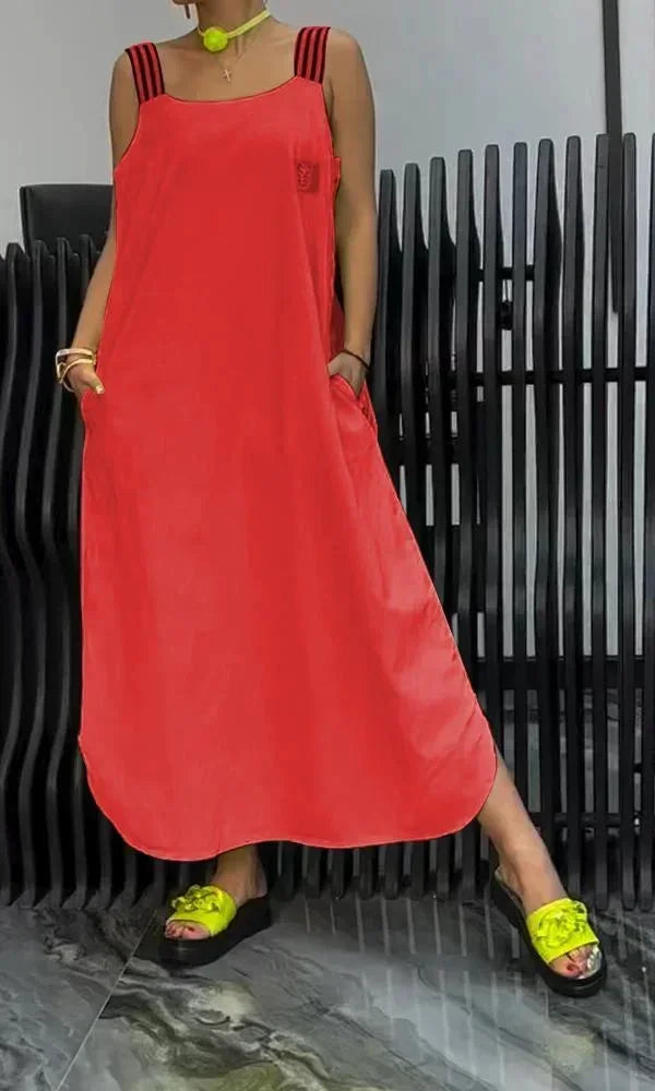 Robe longue femme en coton, avec bretelles larges et poches pratiques, parfaite pour les journées décontractées.