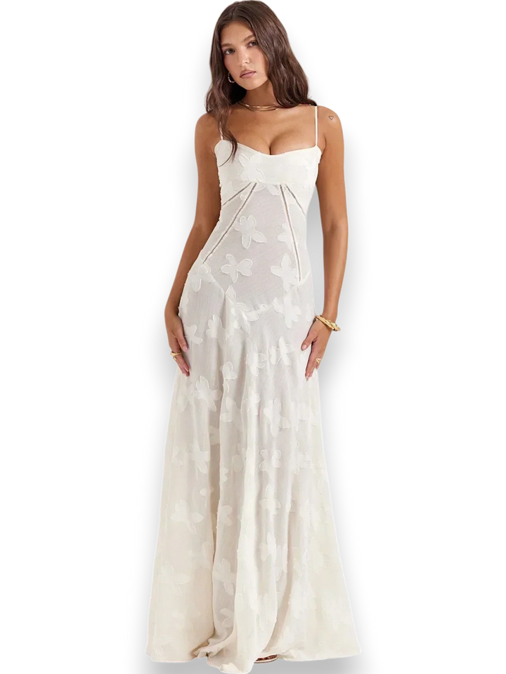 Robe longue en coton léger avec broderie florale délicate et bretelles fines, parfaite pour les journées d'été.