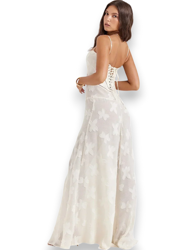 Robe longue en coton, broderie florale délicate, bretelles fines et ajustables pour un look élégant et léger.