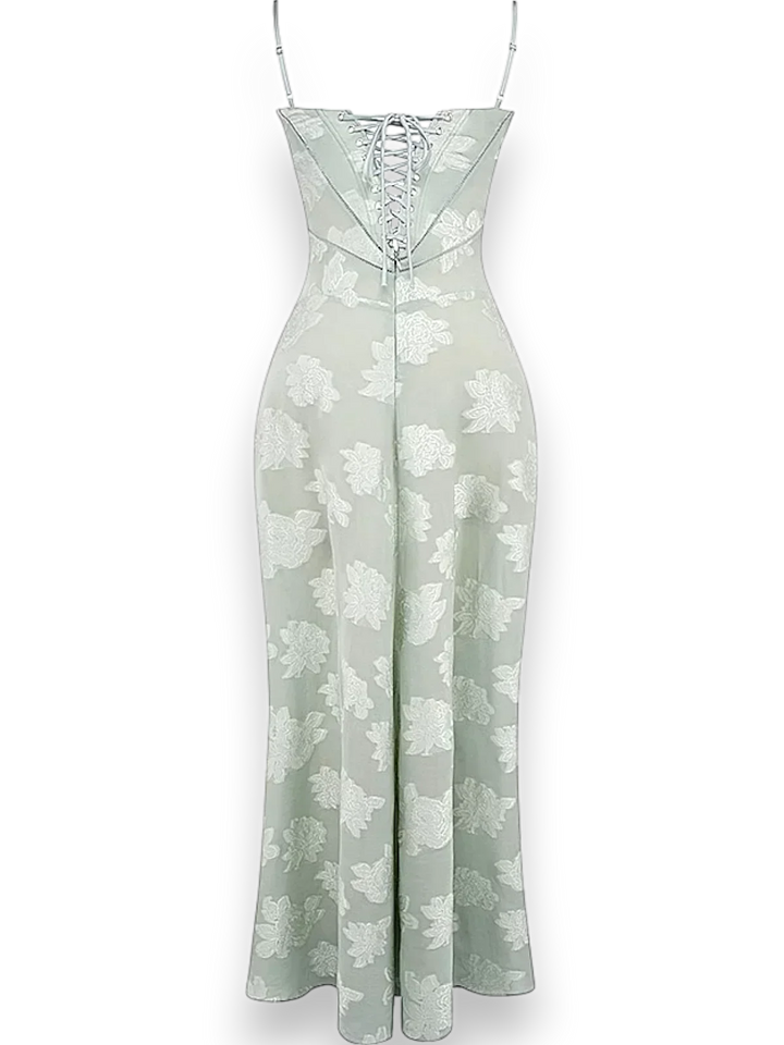 Robe longue en coton, ornée de broderies florales, avec des bretelles fines pour un look élégant et féminin.
