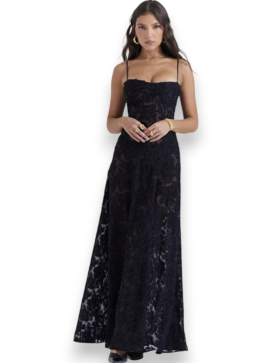 Robe longue femme en coton léger, ornée de broderies florales, avec des bretelles fines pour un look élégant et aéré.