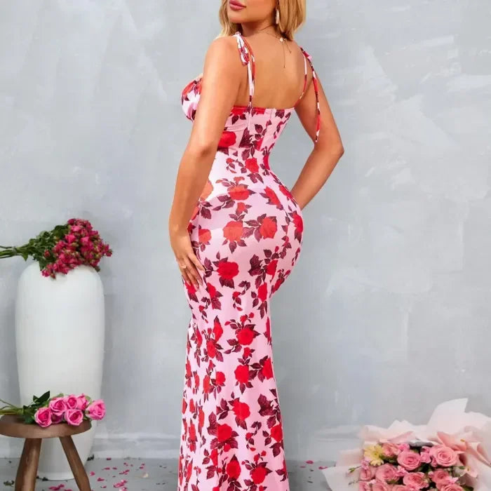 Robe longue en coton léger avec motifs floraux colorés et bretelles nouées pour un style estival.