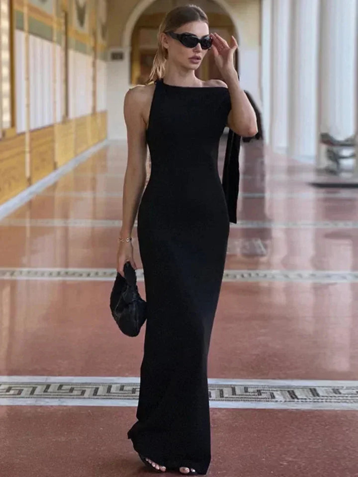 Robe longue noire sans manches avec nœud décoratif, en tissu léger, idéale pour les occasions décontractées.