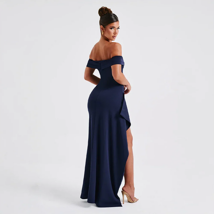 Robe longue femme en tissu léger, à épaules dénudées et fente sur le côté pour un look élégant et décontracté.