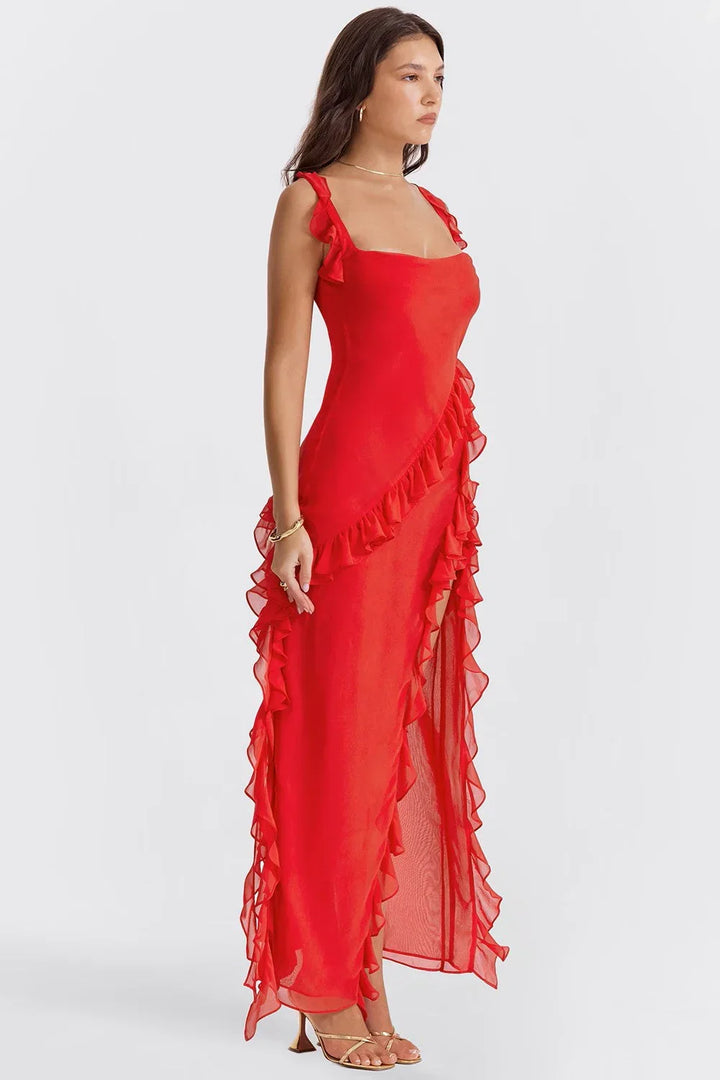 Robe longue femme en coton, avec volants délicats et bretelles fines pour un look élégant et confortable.