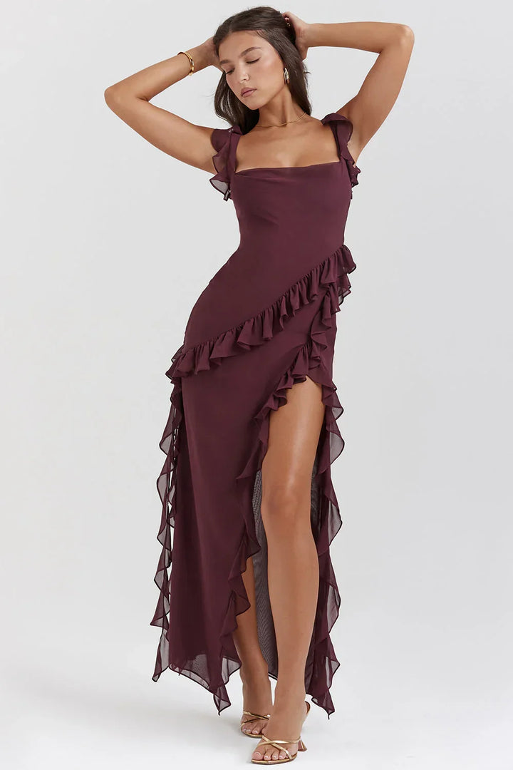 Robe longue femme en coton léger, avec volants délicats et bretelles ajustables pour un ajustement confortable.
