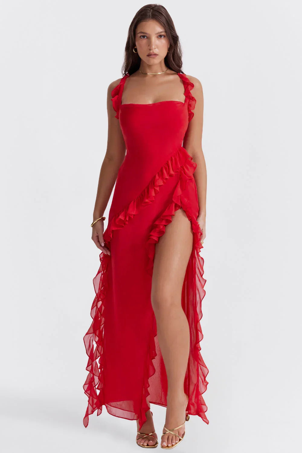 Robe longue femme en coton, volants fluides et bretelles fines, parfaite pour une allure délicate et estivale.