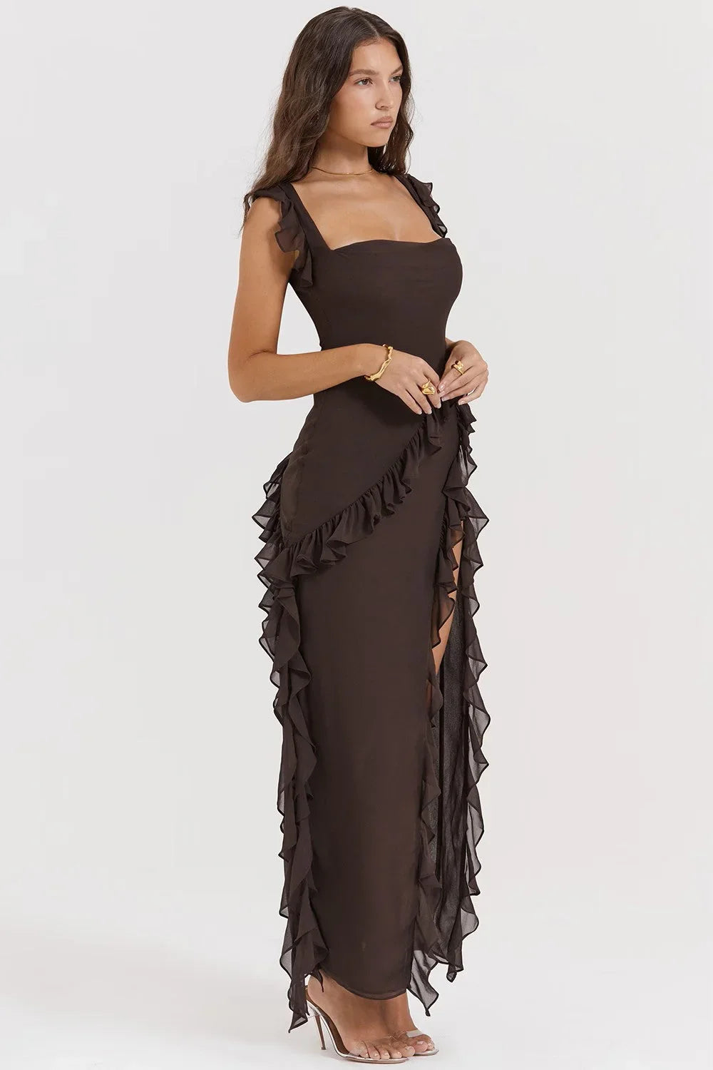 Robe longue femme en coton léger, avec volants fluides et bretelles ajustables pour un confort optimal.