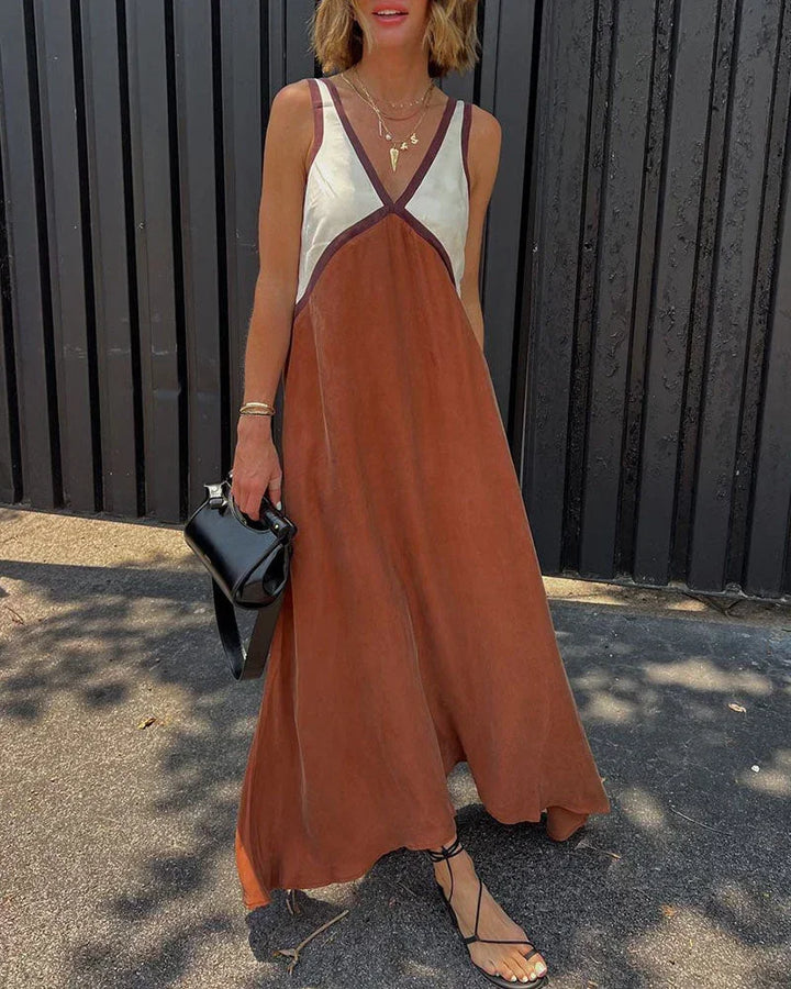 Robe longue bicolore marron, sans manches, col en V, fabrication douce et légère, parfaite pour des occasions décontractées.