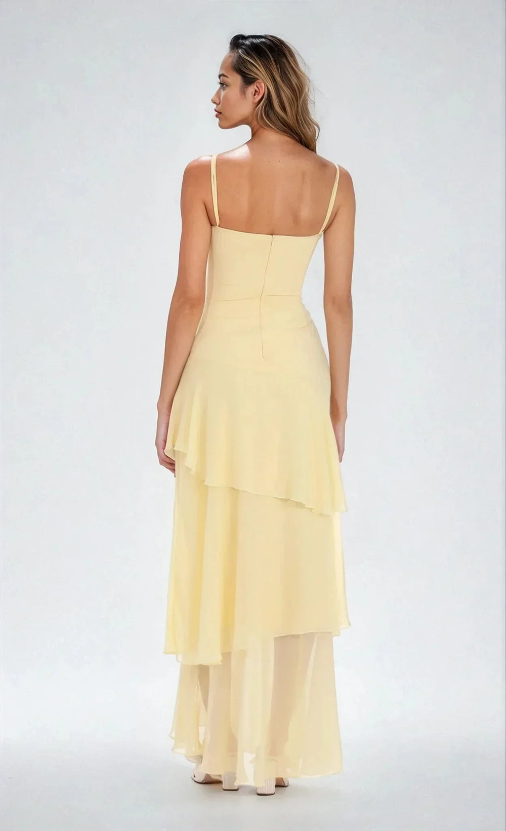 Robe longue pour femme en coton léger, bretelles fines, couleur jaune clair, idéale pour les journées d'été.