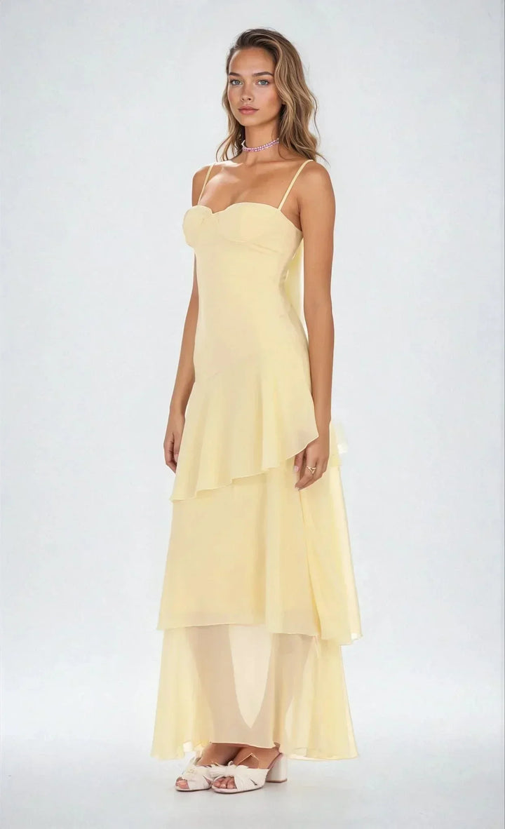 Robe longue femme jaune clair, en tissu léger à bretelles fines, idéale pour les journées estivales.