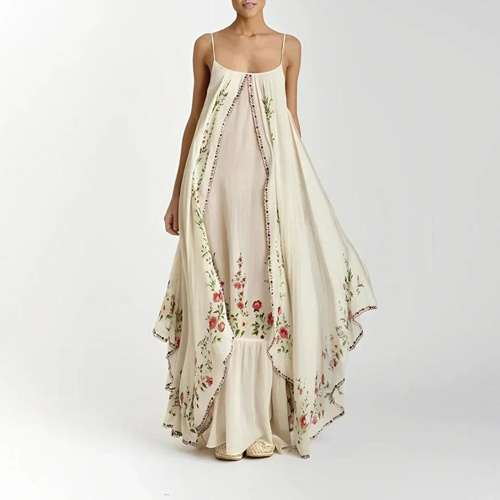 Robe longue beige à bretelles fines, en tissu léger avec motifs floraux délicats, idéale pour les journées ensoleillées.