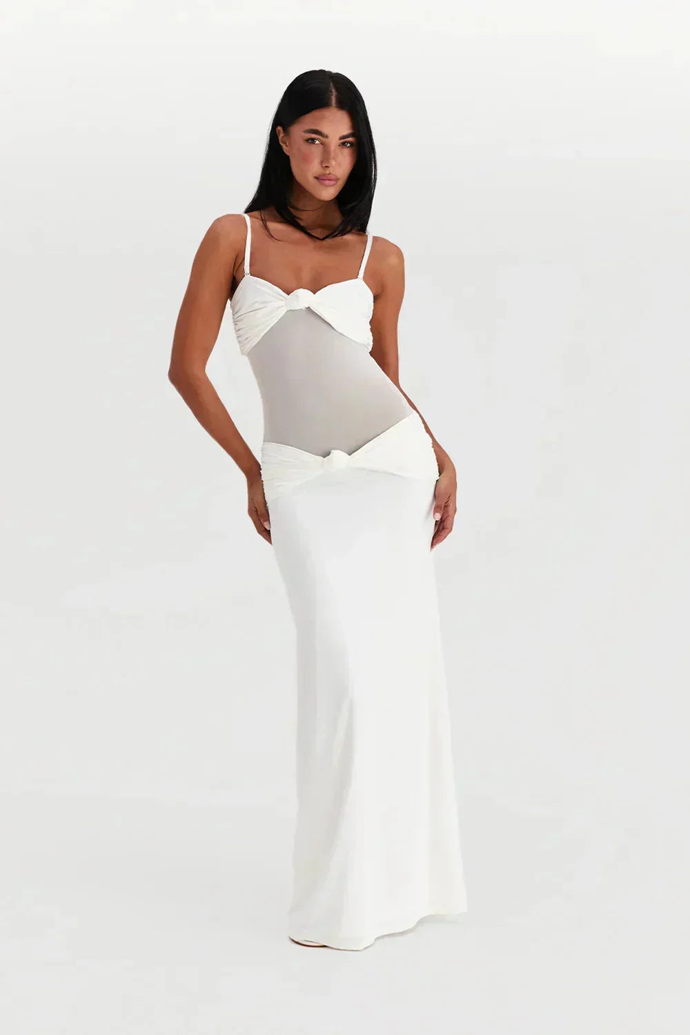Robe longue femme en chiffon, bustier avec détail transparent et nœud à la taille, idéale pour une occasion spéciale.
