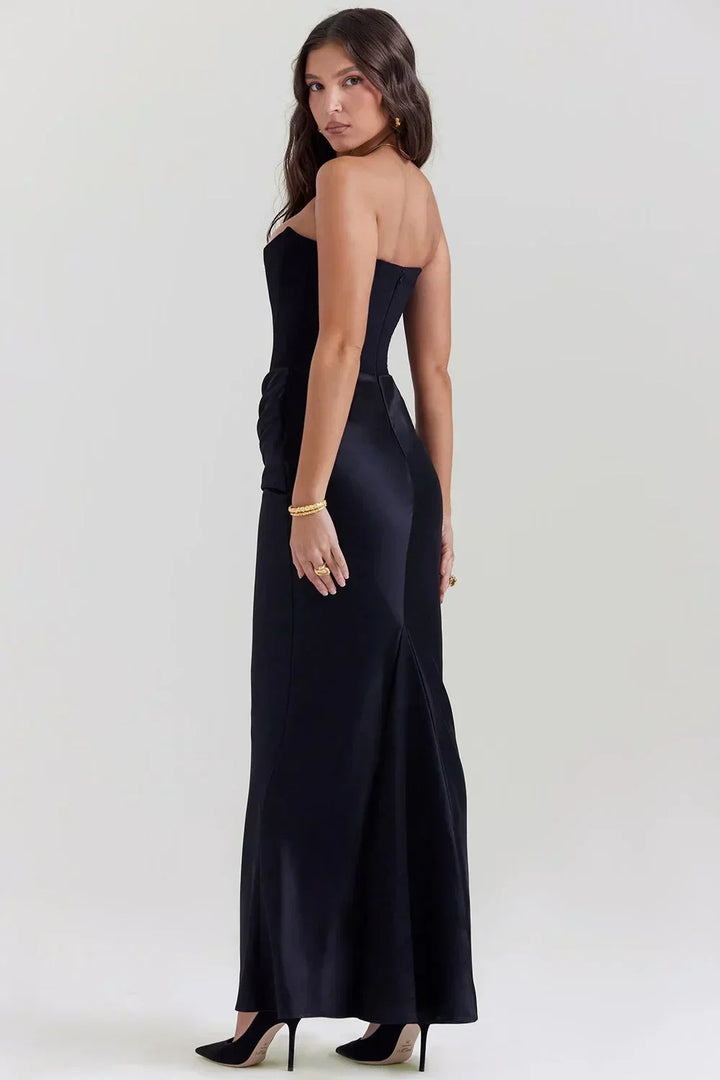 Robe longue femme bustier drapé ajusté en tissu léger, avec un design élégant et une silhouette flatteuse.