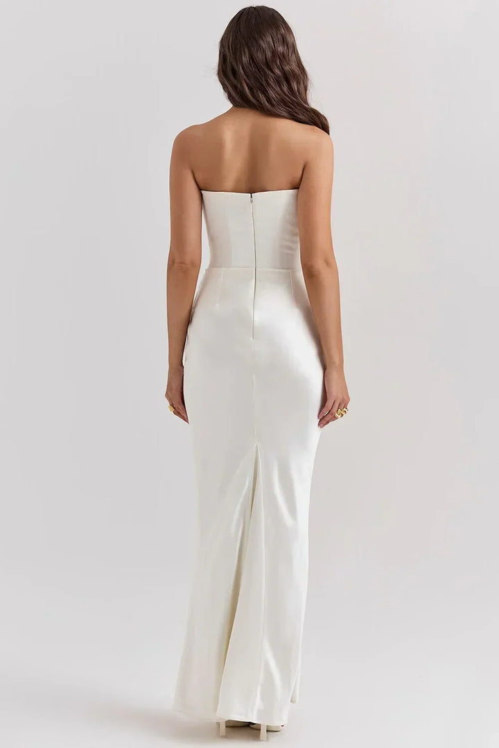 Robe longue femme en tissu drapé, bustier ajusté, avec bretelles fines et design élégant pour une silhouette fluide.