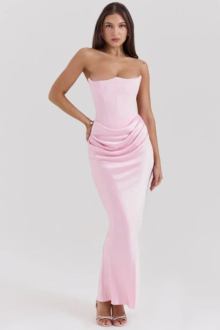 Robe longue femme bustier drapé ajusté en rose bébé, en tissu léger, avec un design élégant et une coupe flatteuse.