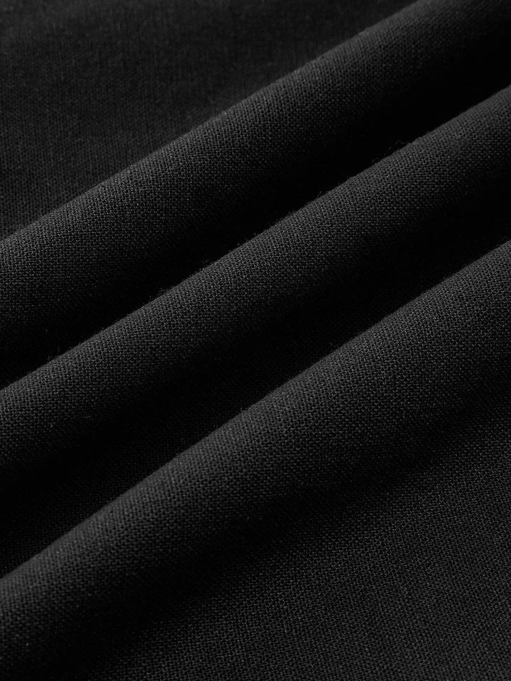 Robe longue femme en coton, col carré, dotée de poches intégrées pour un style pratique et décontracté.